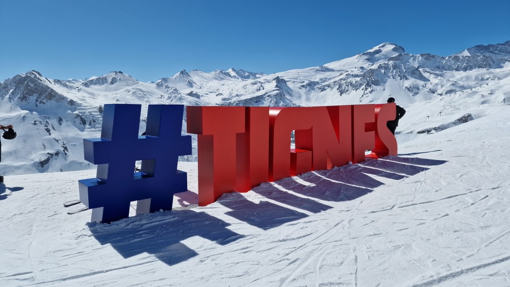 Het Tignes bord in het skigebied.